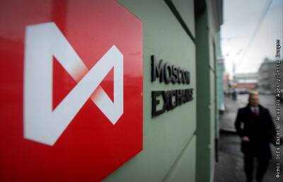 Рынок акций РФ открылся падением индексов МосБиржи и РТС на 2,9-4% - interfax.ru - Москва - Россия - США