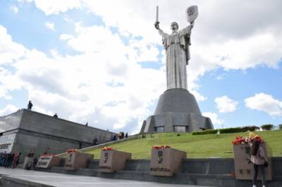 В Киеве хотят реконструировать памятник «Родина-мать» - aif.ru - Украина - Киев