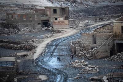 В Испании из-под воды показалась затопленная в 1992 году деревня - runews24.ru - Испания - Португалия - Лима