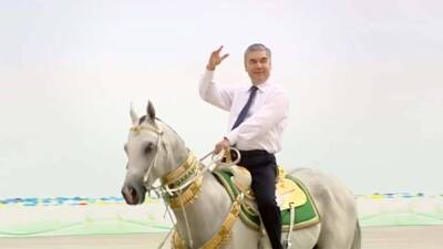 Халк Маслахаты - «Для воодушевления туркменистанцев» девиз 2022 года связали с именем «лидера-Аркадага» - hronikatm.com - Туркмения