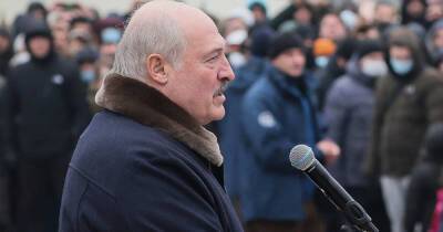 Александр Лукашенко - Александр Лукашевич - Лукашенко посетил лагерь беженцев у границы с Польшей - ren.tv - Белоруссия - Польша