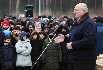Александр Лукашенко - Лукашенко отказался насильно выдворять беженцев - tvc.ru - Белоруссия - Польша - Минск - Латвия