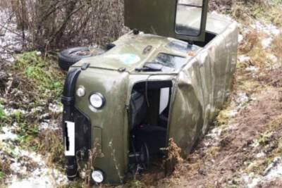 В Новгородском районе свалилась в кювет и опрокинулась «буханка» - mk.ru - Новгородская обл. - Великий Новгород