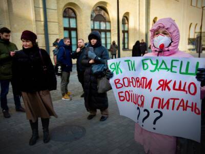 Журналісти, яких не пустили на пресмарафон Зеленського, влаштували акцію, – фото і відео - bykvu.com - Украина