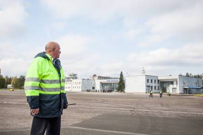 Михаил Ведерников - Псковский аэропорт обслужил 100-тысячного пассажира и подарил ему путешествие - mk-pskov.ru - Москва - Псковская обл. - Псков