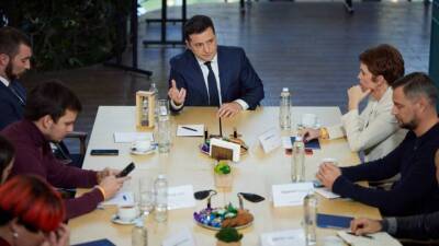 Владимир Зеленский - Зеленский выступил против принятия закона о переходном периоде в Донбассе - vm.ru - Россия - Украина - Киев - ДНР - ЛНР - Донбасс