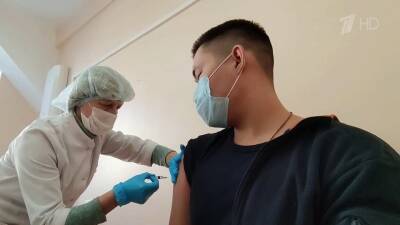 Опрос показал, что массовую вакцинацию от COVID-19 поддерживают 55% опрошенных россиян - 1tv.ru - Россия