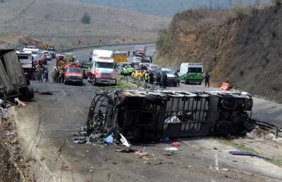 В результате аварии автобуса с паломниками в Мексике погибли 19 человек, еще 20 пострадали - unn.com.ua - Украина - Киев - Мексика - Мехико