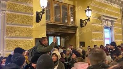 Очередь за билетами на «Щелкунчика» выстроилась у касс Большого театра - iz.ru - Москва - Израиль - Берлин