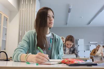 Отцы и дети: в 100 столичных школах прошли классные часы «Мужской разговор» - vm.ru - Москва