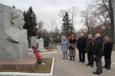Николай Вавилов - В день рождения Николая Вавилова на Воскресенском кладбище возложили два венка - saratov.mk.ru