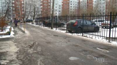 Дорога во дворе на улице Бородина покрылась буграми и впадинами - penzainform.ru