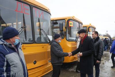 В Пензенской области 28 автобусов передали районным школам - mk.ru - Россия - Пензенская обл.