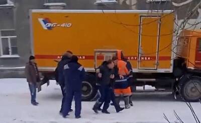 В Новосибирске нетрезвая компания напала на работников аварийной службы - sib.fm - Новосибирск - Новосибирская обл. - район Заельцовский, Новосибирск
