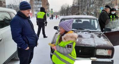 Школьники Яреги напомнили водителям, как правильно ездить во дворах - komiinform.ru