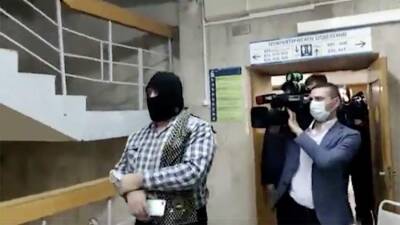 Блогер - Блогер-антиваксер со скандалом сорвал свой визит в «красную зону» - iz.ru - Израиль