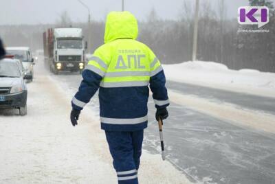 В Усть-Куломском районе водитель грузовика Iveco из-за скользкой дороги вылетел в кювет - komiinform.ru - респ. Коми - Сыктывкар - Печорск