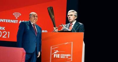 Бах и Путин поздравили Усманова с переизбранием на пост президента FIE - sovsport.ru - Россия - Токио
