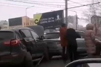 «Мама в шоке»: 17-летний подросток угнал BMW и разбил пять машин в Челябинске - chel.mk.ru - Челябинск