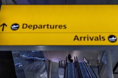 Борис Джонсон - Джавид Саджид - Великобритания ужесточит правила въезда для туристов из-за коронавируса - lenta.ru - Англия