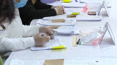 Садыр Жапаров - Выборы в парламент: в Кыргызстане впервые голосуют по смешанной системе - mir24.tv - Киргизия