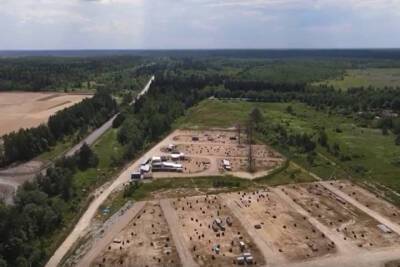 Со стройки завода по переработке газа в Краколье угнали экскаватор - mk.ru - Россия - Ленинградская обл.