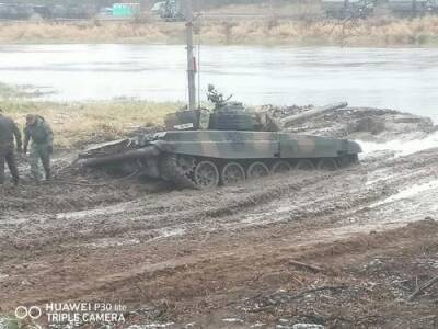 Польские вояки утопили танк во время учений Tumak-21 - argumenti.ru - Белоруссия - Польша