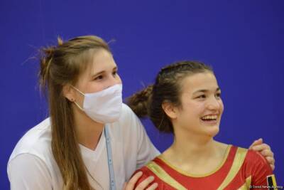 Лучшие моменты заключительного дня Всемирных соревнований среди возрастных групп по прыжкам на батуте и тамблингу в Баку (ФОТО) - trend.az - Азербайджан