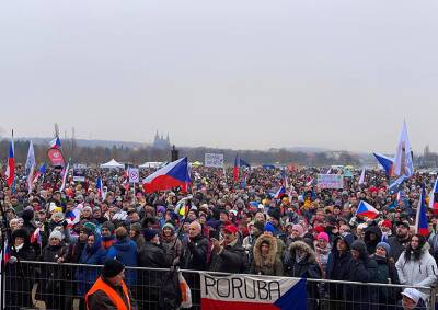 В Праге проходит массовый митинг против карантинных ограничений - vinegret.cz - Чехия - Прага