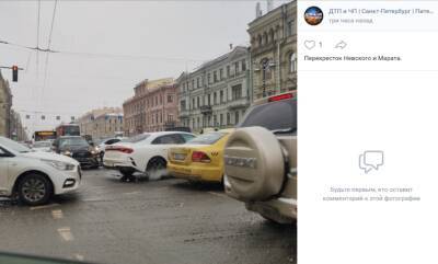 Питер Онлайн - На Невском проспекте столкнулись автомобили такси и каршеринга - neva.today - Санкт-Петербург