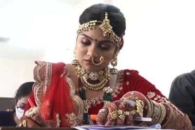 Невеста перенесла свадьбу ради экзамена в колледже - lenta.ru - India - штат Гуджарат