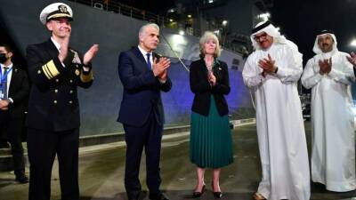 ВМС США спасли двух иранских моряков в Оманском заливе - golos-ameriki.ru - США - Бахрейн
