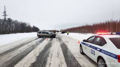 Погибли двое: на трассе под Кемеровом автомобиль превратился в груду металла после ДТП - gazeta.a42.ru - Кемерово