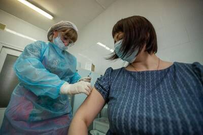Никита Ионов - Более 350 тысяч смолян полностью вакцинировались от COVID-19 - rabochy-put.ru