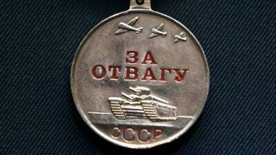 Родственникам ветеранов ВОВ под Вологдой вернули украденные 70 лет назад награды - 5-tv.ru - Вологда