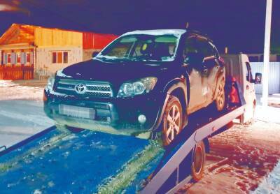 В Екатеринбурге приставы нашли должницу по кредиту и ее Toyota Rav4 по фото в соцсети - znak.com - Екатеринбург - Свердловская обл.