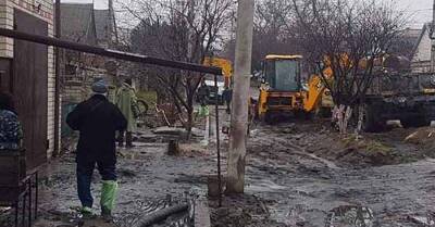 В Херсоне прорвал канализационный трубопровод: 20-метровая струя фекалий залила пять домов - kp.ua - Украина - Херсон