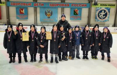 Юные глазовские хоккеисты привезли в Глазов бронзовые медали - gorodglazov.com - Вологодская обл. - респ. Удмуртия
