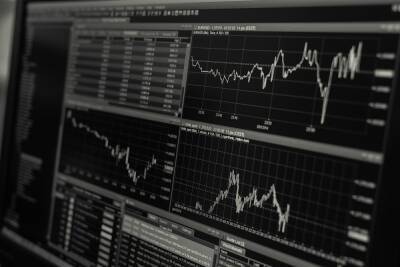 Курс рубля резко вырос на фоне подорожания нефти - mk.ru - Москва