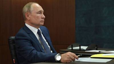 Владимир Путин - Путин поручил проконтролировать соблюдение ограничений по COVID-19 в регионах - vm.ru - Россия