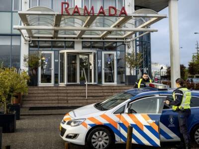 Прибывшая из ЮАР пара сбежала из-под карантина в Нидерландах: успели сесть в самолет - unn.com.ua - Украина - Киев - Испания - Голландия - Португалия - Юар