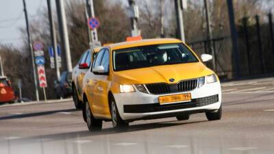 Столичного таксиста оштрафовали за поездку с малышом за рулем - vm.ru - Москва - Россия