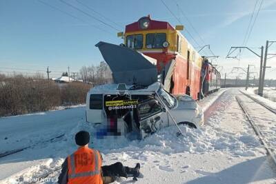 Трое детей погибли в аварии с поездом в Алтайском крае - tayga.info - Алтайский край - район Тальменский