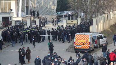 Михаил Саакашвили - В Тбилиси полиция применила перцовый спрей возле суда на фоне процесса над Саакашвили - russian.rt.com - США - Грузия - Тбилиси