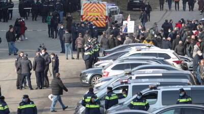 Михаил Саакашвили - В Тбилиси произошли стычки протестующих с полицией у суда, где слушается дело Саакашвили - russian.rt.com - Грузия - Тбилиси
