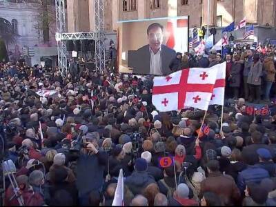 Михаил Саакашвили - В Тбилиси начали судить Саакашвили, а полиция разгоняет демонстрантов слезоточивым газом - rosbalt.ru - Грузия - Тбилиси