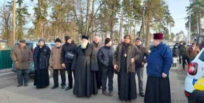 Под Киевом священники УПЦ и ПЦУ устроили разборку из-за строительства храма - news-front.info - Украина - Киев - Киевская обл.