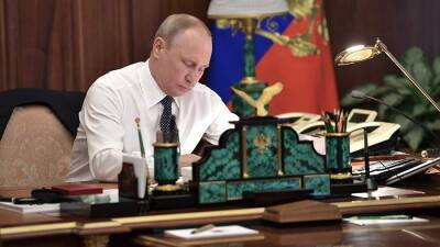 Владимир Путин - Путин подписал закон о повышении порога для инвестирования средств ФНБ - iz.ru - Россия - Израиль