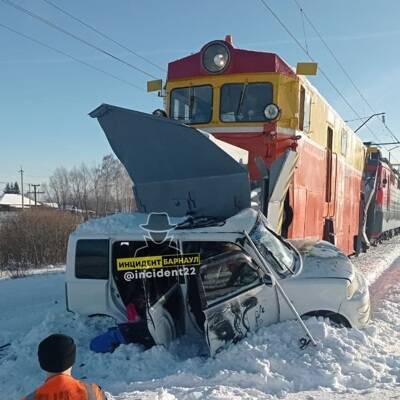 В Алтайском крае трое детей погибли при столкновении машины и снегоуборочного поезда - radiomayak.ru - Алтайский край