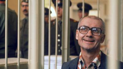 Человек в сломанных очках: почему следователи так долго искали Чикатило - Русская семерка - russian7.ru - Ростов-На-Дону